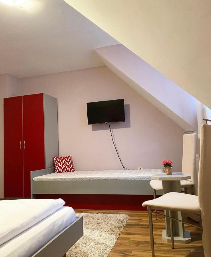 Guest House Aleksandra Баина Баща Екстериор снимка