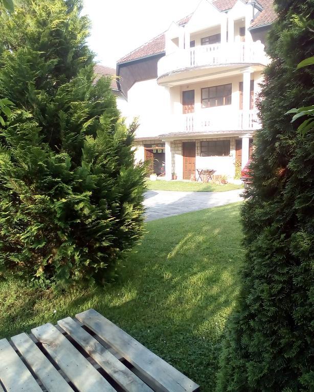 Guest House Aleksandra Баина Баща Екстериор снимка