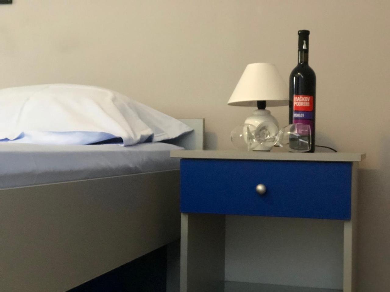 Guest House Aleksandra Баина Баща Екстериор снимка