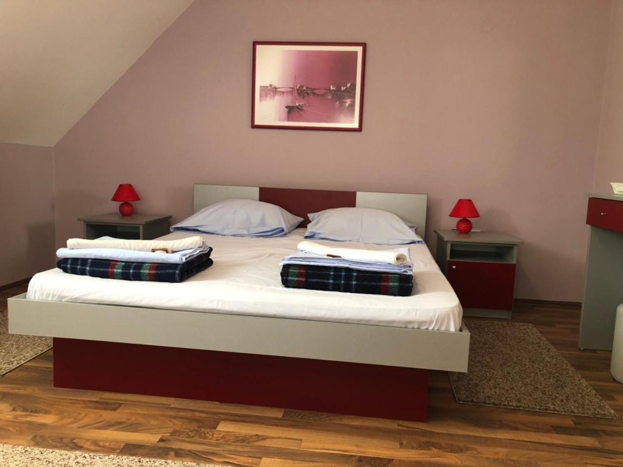 Guest House Aleksandra Баина Баща Екстериор снимка