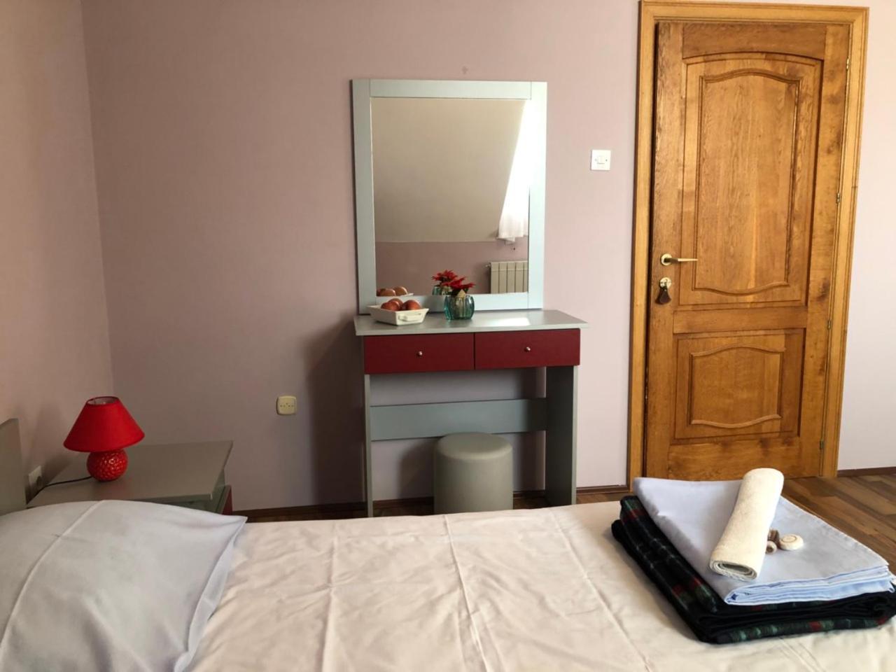 Guest House Aleksandra Баина Баща Екстериор снимка