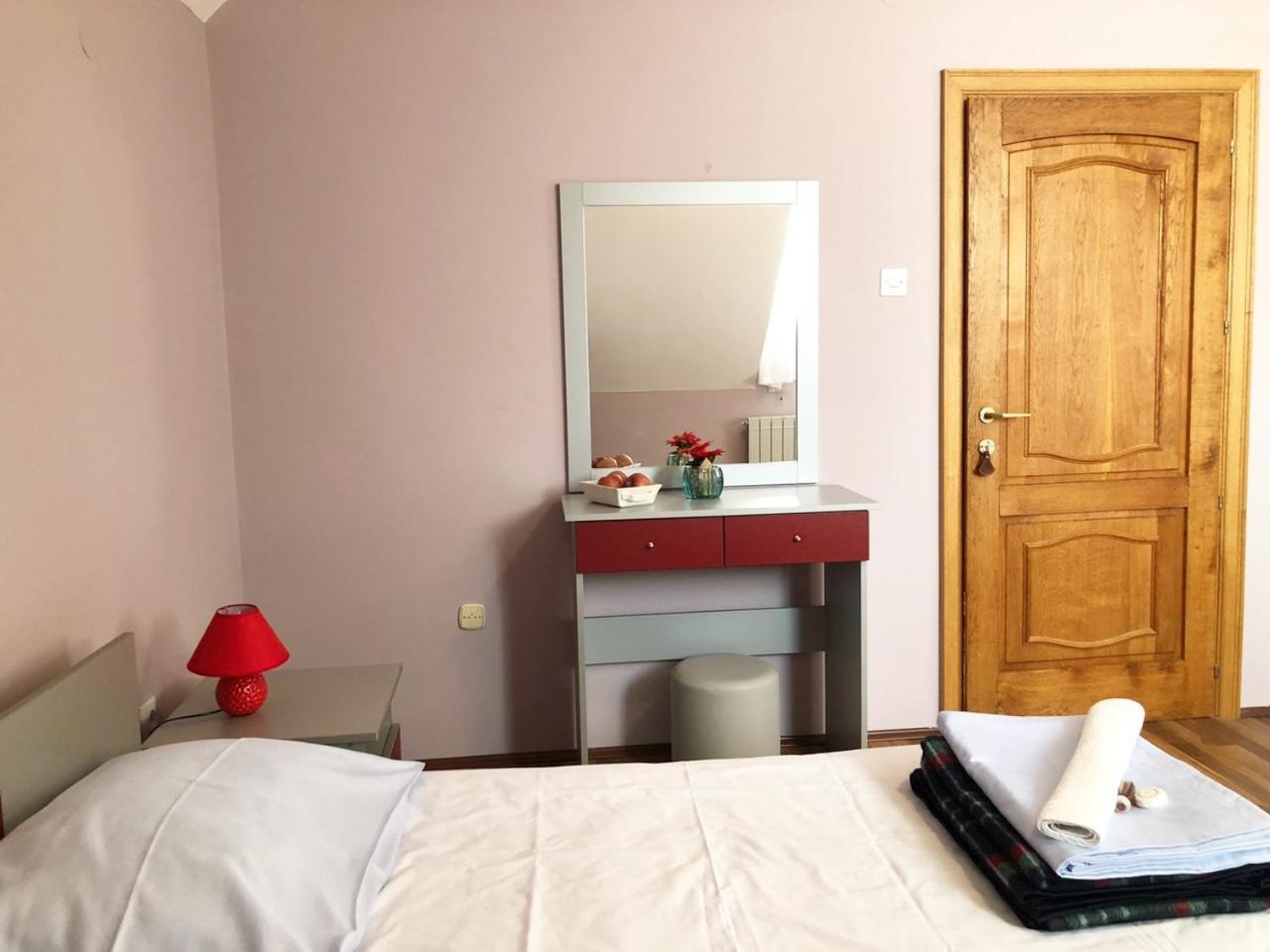 Guest House Aleksandra Баина Баща Екстериор снимка