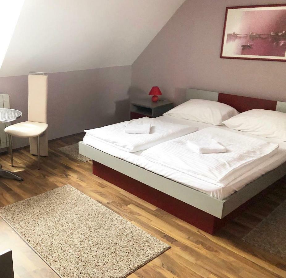 Guest House Aleksandra Баина Баща Екстериор снимка