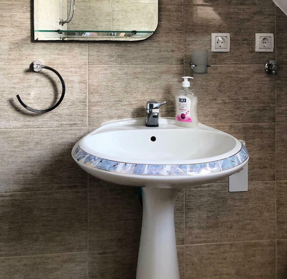Guest House Aleksandra Баина Баща Екстериор снимка