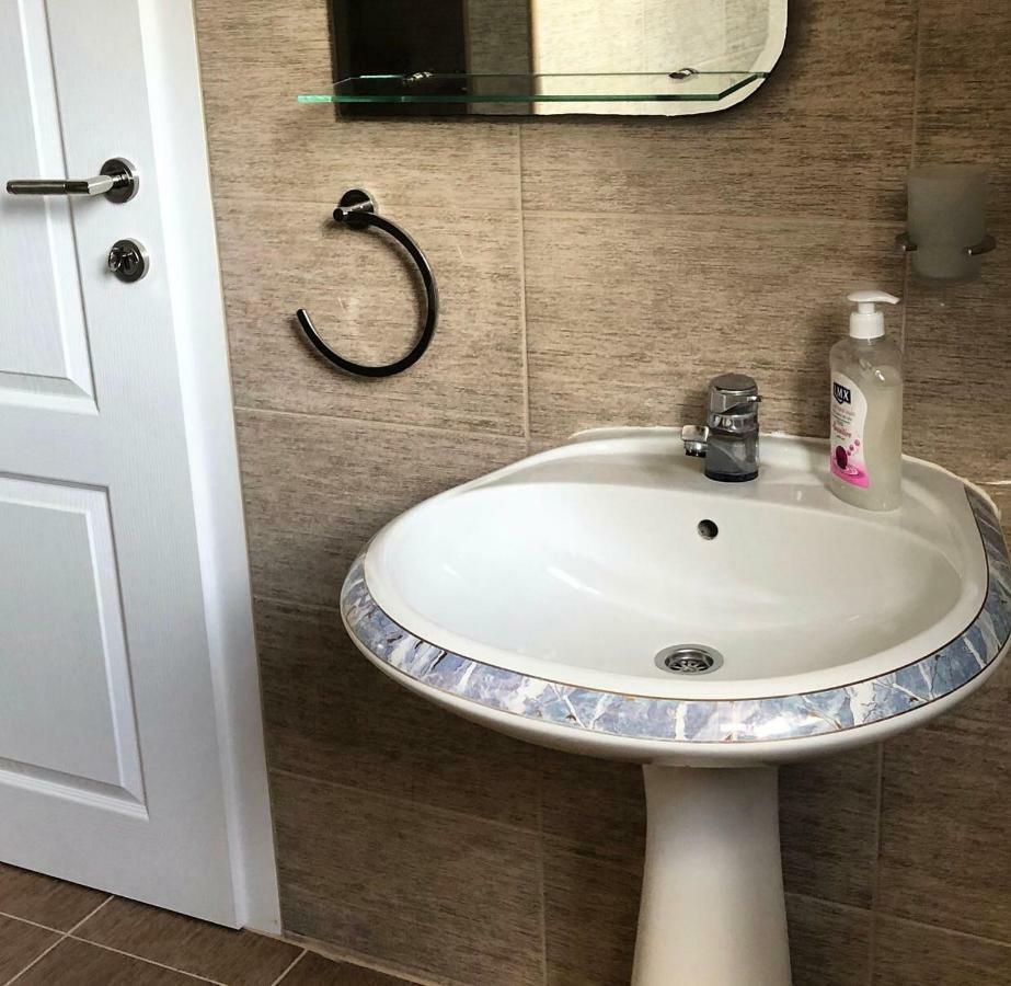 Guest House Aleksandra Баина Баща Екстериор снимка