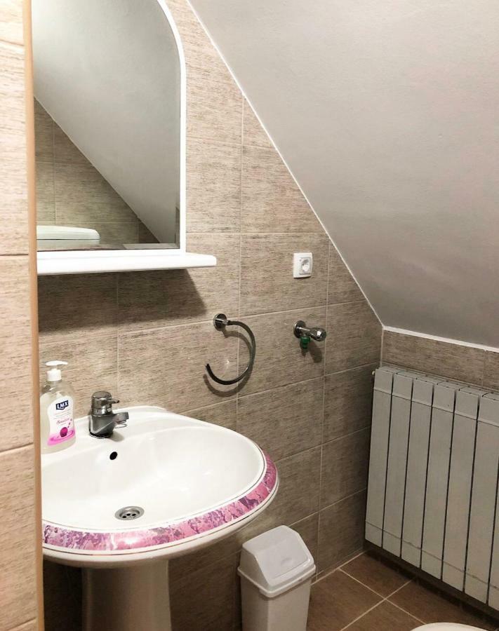 Guest House Aleksandra Баина Баща Екстериор снимка